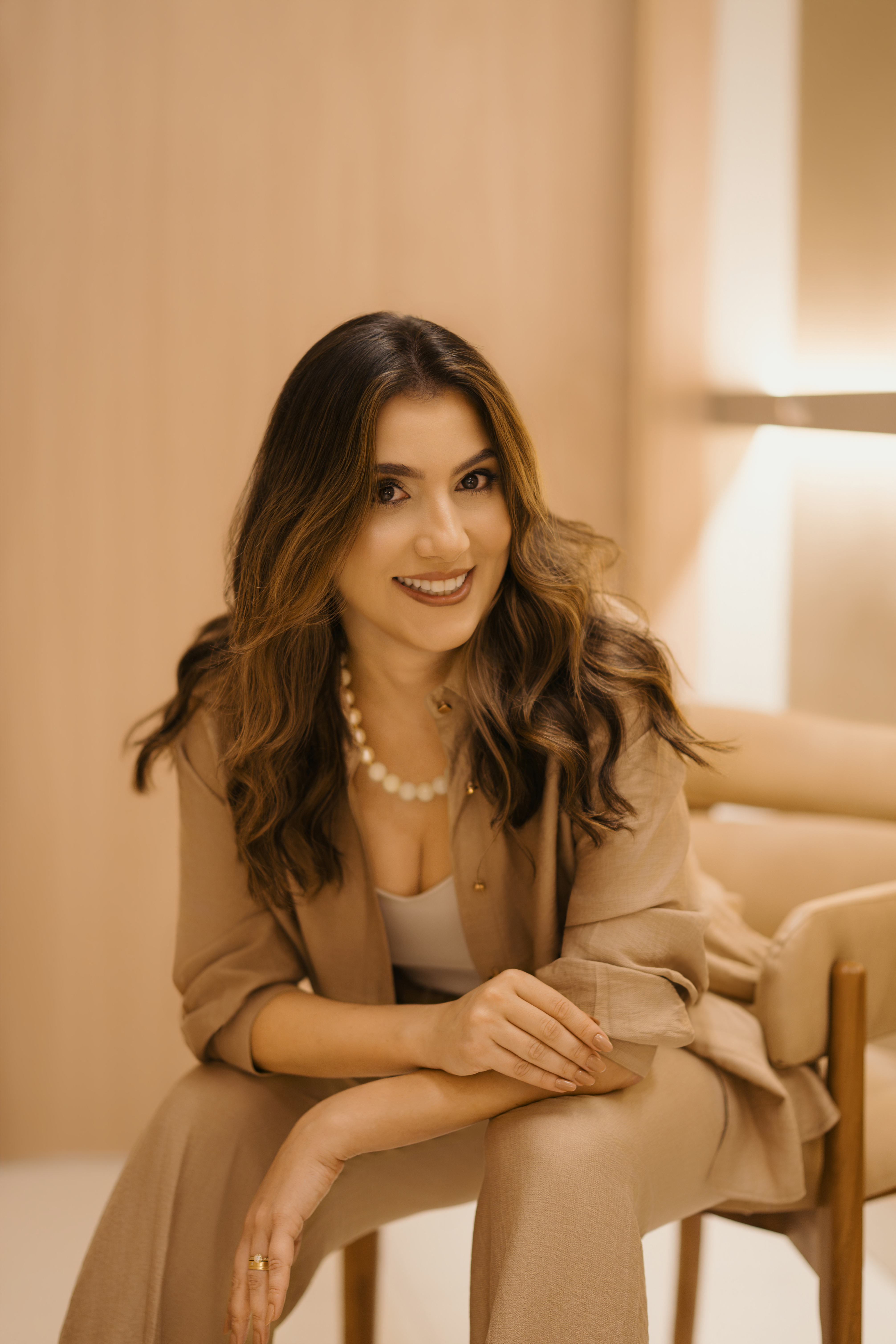 Dra. Thaisla Diniz — Médica pós-graduada em Medicina Estética